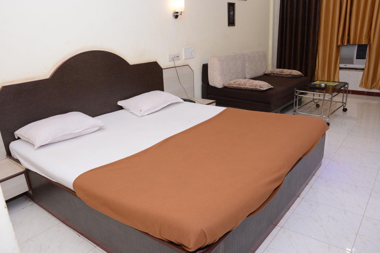 Hotel Kumar Plaza Матеран Экстерьер фото
