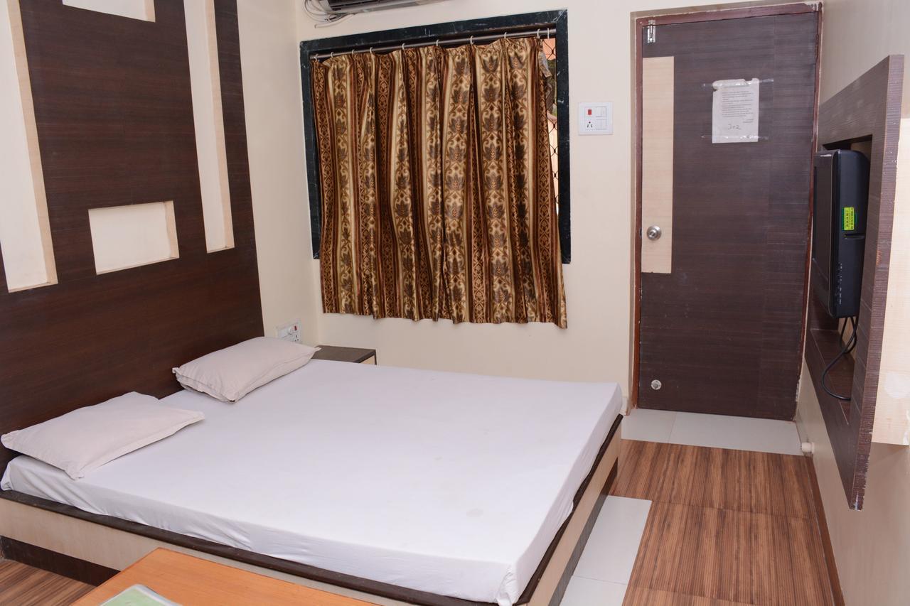 Hotel Kumar Plaza Матеран Экстерьер фото