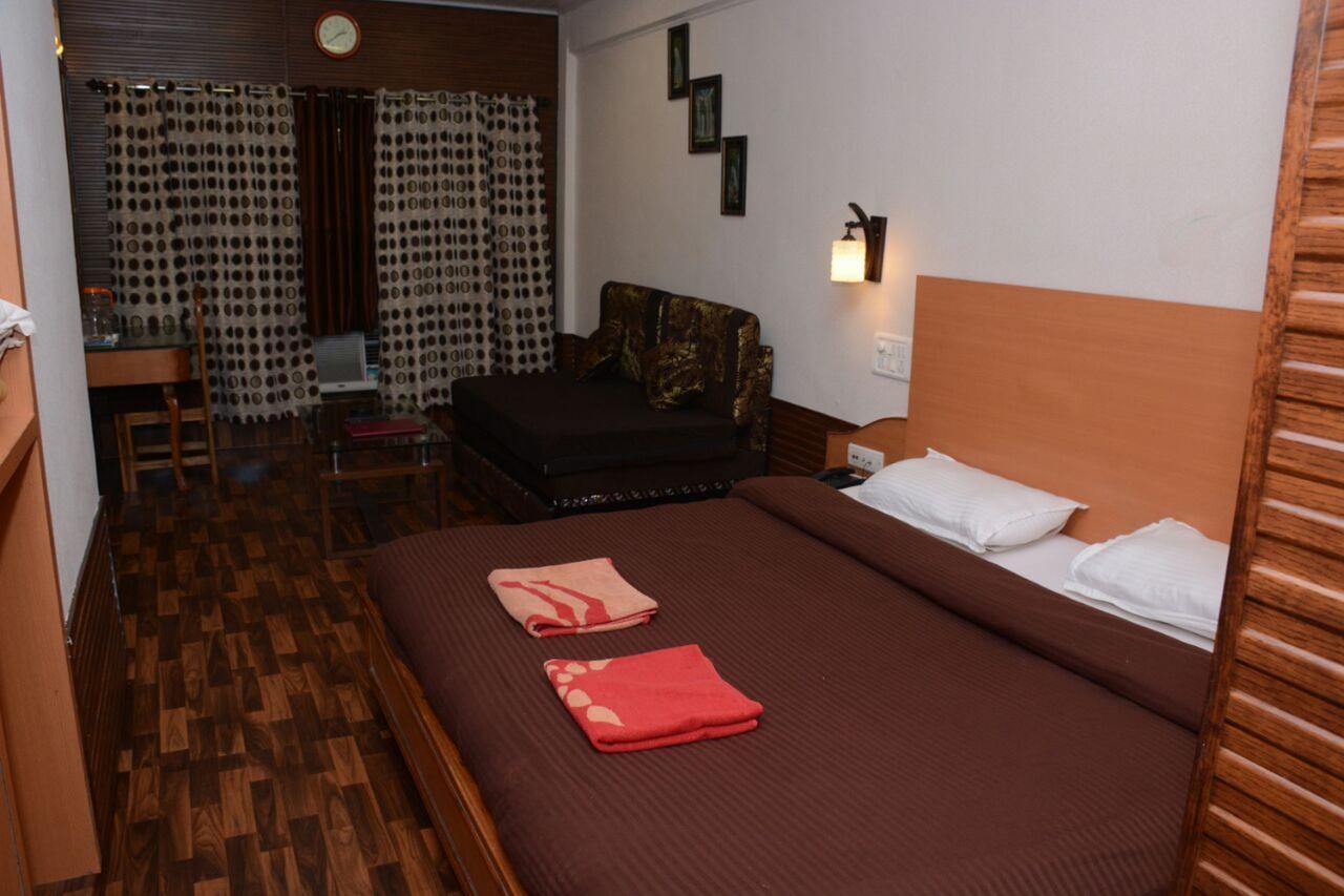 Hotel Kumar Plaza Матеран Экстерьер фото